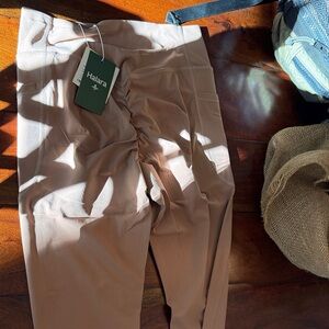 HALARA Ruched Leggings in Light Brown